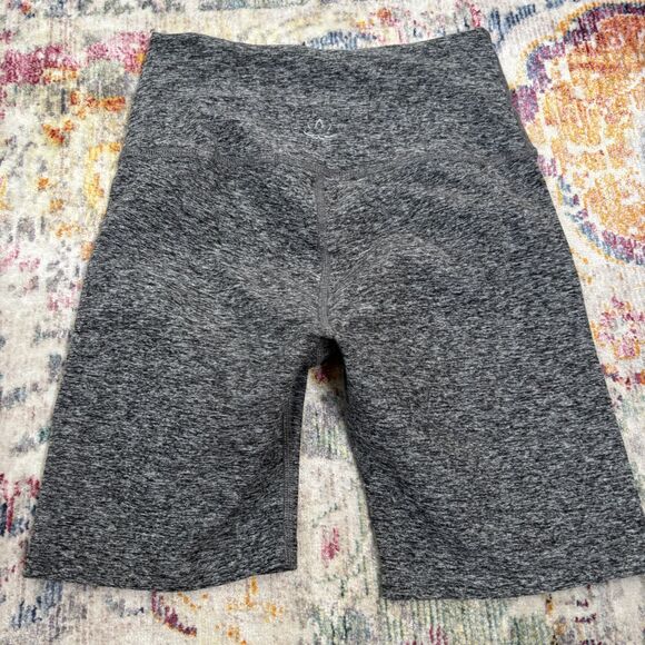 Beyond Yoga Gray Short Set - Picture 4 of 5